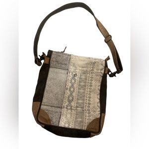 Myra Authentic vintage shoulder bag.